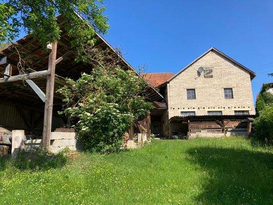 Rückansicht Scheune und Schuppen