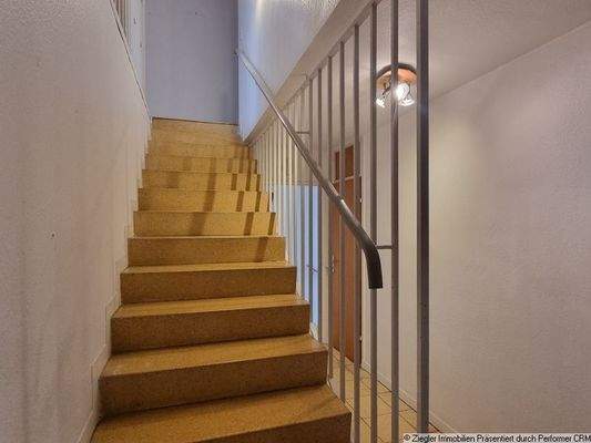 7 EG Treppenaufgang ins 1 OG