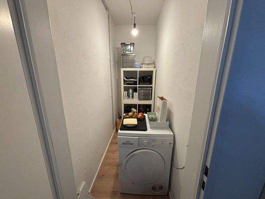 ...und angrenzendem Abstellraum