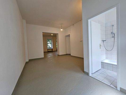 Eingangsbereich mit Bad