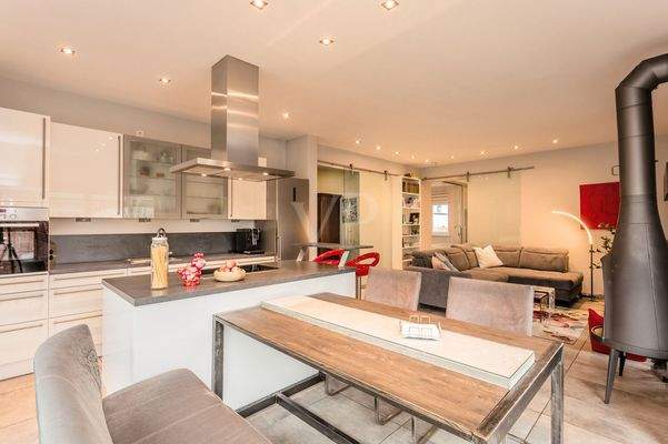 Wohn- und Essbereich mit Kaminofen 