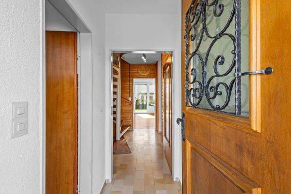 Eingangsbereich mit Blick ins Haus