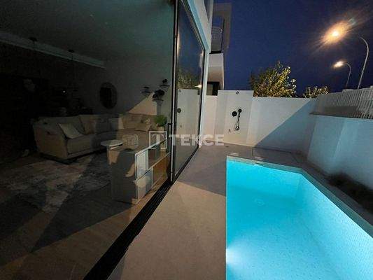 Stylish Detached Villas 500 M from Beach in Torre de la Horadada