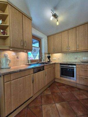 Die hochwertige Einbauküche...