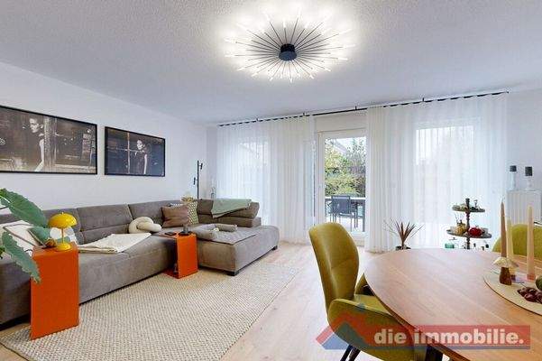 Heller Wohnbereich mit direktem Zugang zur Terrasse