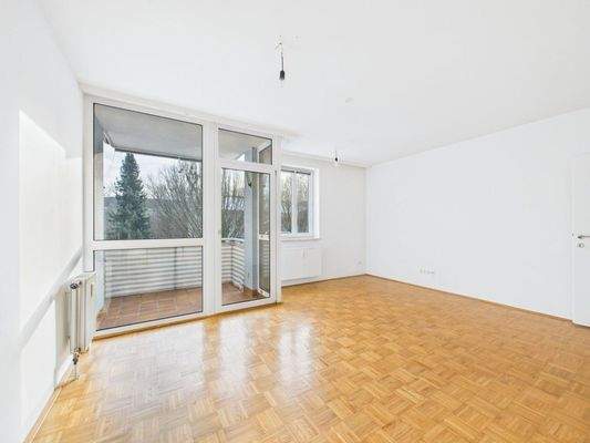 CAM04191G0-PR0077-STILL007