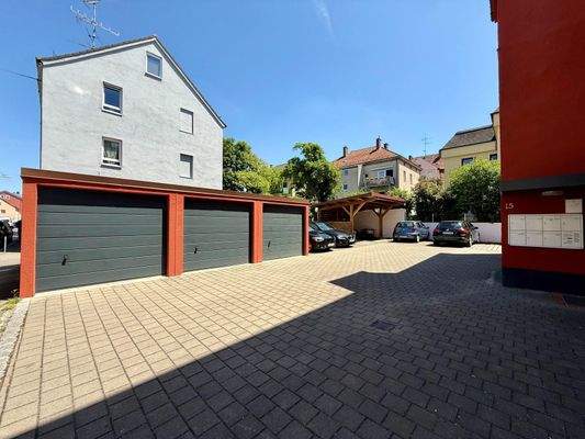 Garagen und Stellplätze