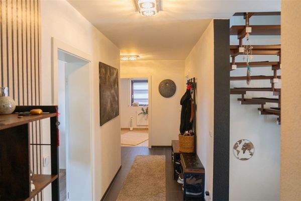 Flur Richtung Küche EG