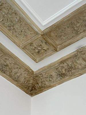 Verzierte Deckenleiste