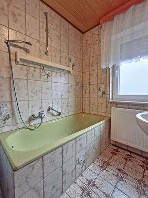 Badezimmer mit Wanne