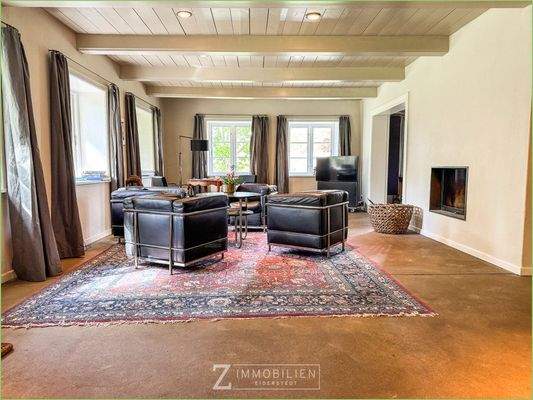 Wohnbereich mit Kamin