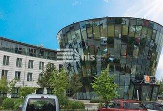 Außenansicht mit Bogen