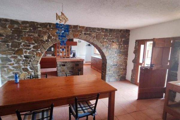 Kreta, Kavousi: Traditionelles Dorfsteinhaus mit Gästehaus zu verkaufen