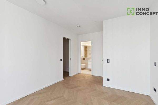 En-Suite-Bad und begehbarer Kleiderschrank