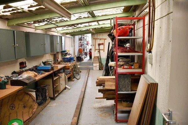 23 Nebengebäude mit Garagenzugang.JPG