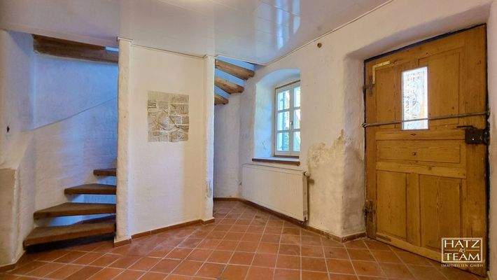 Eingangsbereich und Treppenaufgang