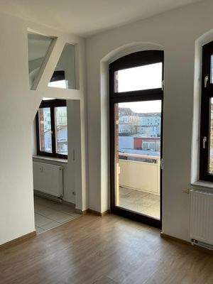 Wohnzimmer mit Durchgang Küche