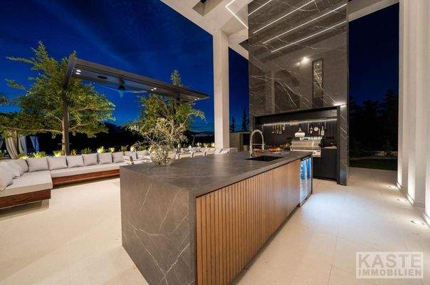 outdoor kitchen