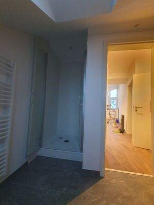 Badezimmer mit Dusche