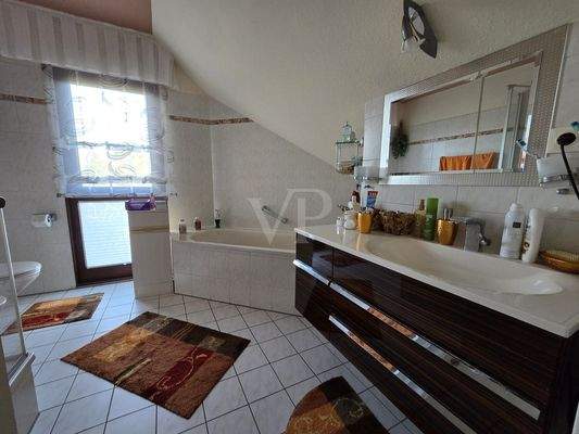 DG Badezimmerbereich Blick 01