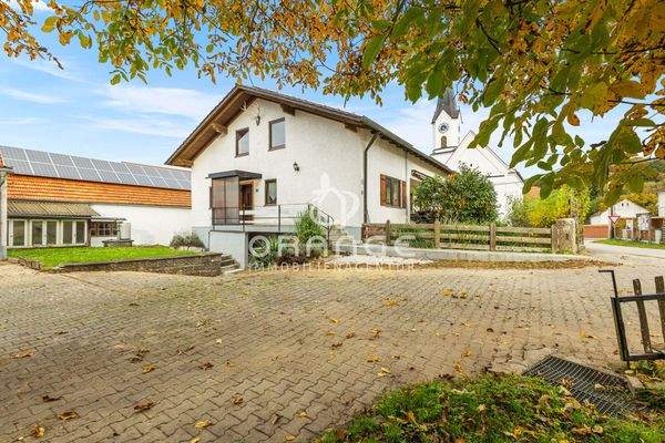 Zweifamilienhaus Hof Ansicht