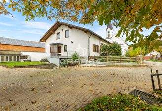 Zweifamilienhaus Hof Ansicht