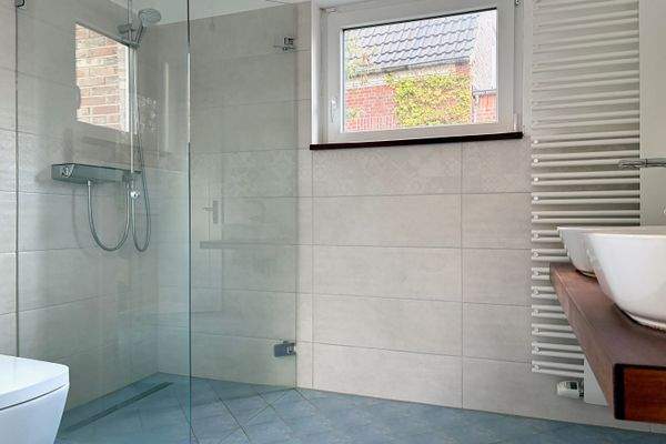 Badezimmer direkt beim Schlafzimmer.