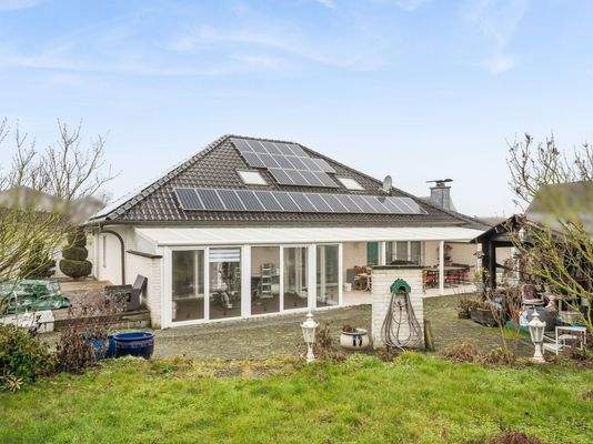 Rückansicht und Wintergarten