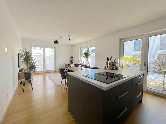 offene Küche mit Kochinsel