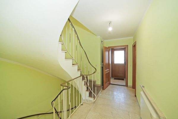 Eingangsbereich mit Treppenhaus