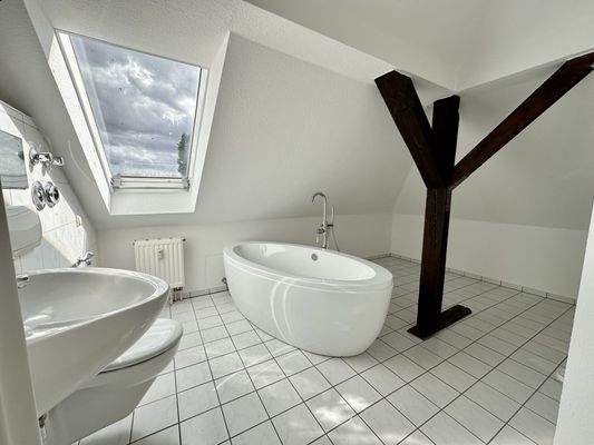 freie WE 70 m² Bad Dachgeschoss 