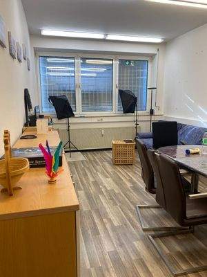 Attraktive Bürofläche mit 5 Büroräumen und Parkplätzen in Frankfurt-Nieder-Eschbach