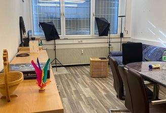 Attraktive Bürofläche mit 5 Büroräumen und Parkplätzen in Frankfurt-Nieder-Eschbach