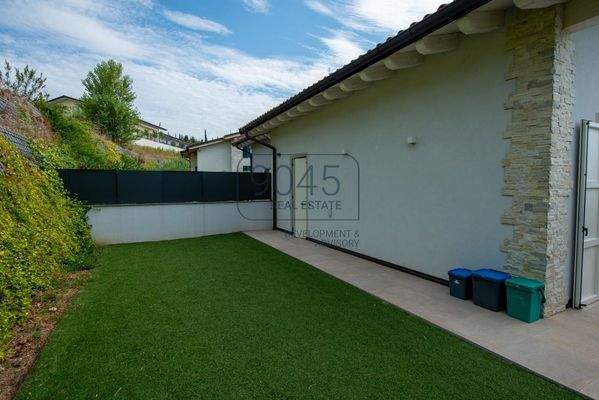 Eckreihenhaus-Villa mit großem Garten in Castion Veronese - Gardasee