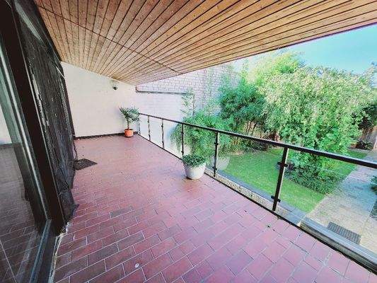 Wohnhaus - extra großer Balkon