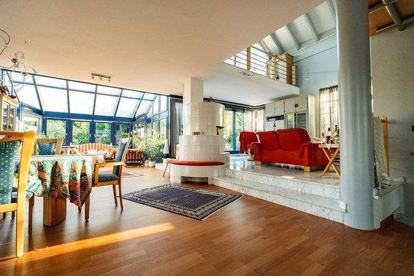 Wohnbereich mit Kachelkaminofen