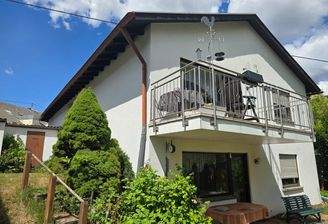 Rückansicht mit Garage