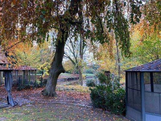 Garten Richtung Gartenhaus + Krückau (2).jpeg