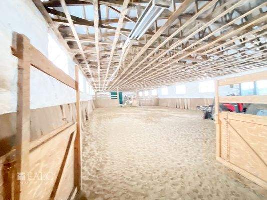 Reitanlage hinter dem Stall