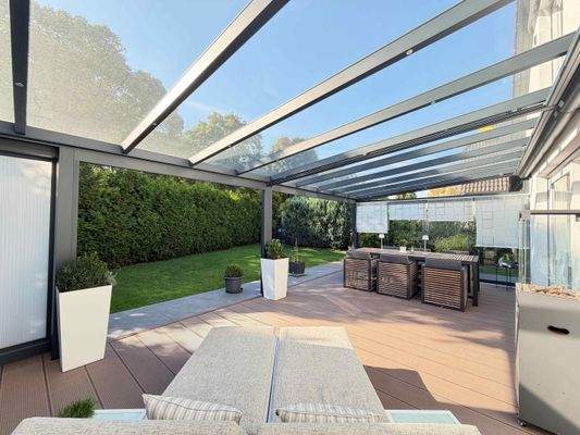 Überdachte Sonnenterrasse