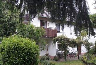 Haus mit Gartenansicht