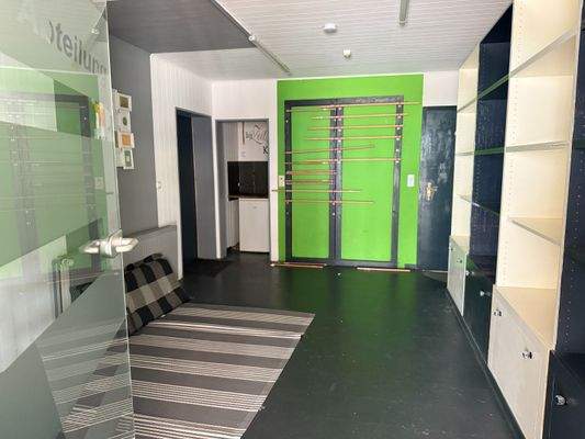 Lagerraum mit Teeküche