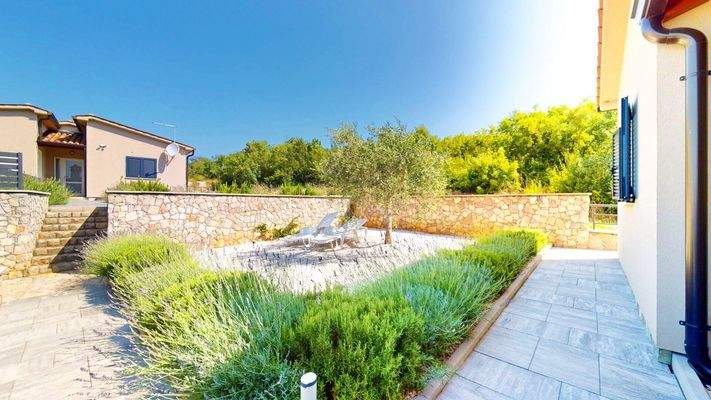 Sitzplatz Nordwestseitig - Haus oben