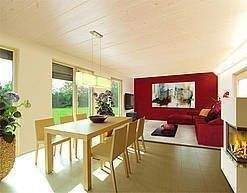 Sonnendurchflutet das Wohnzimmer