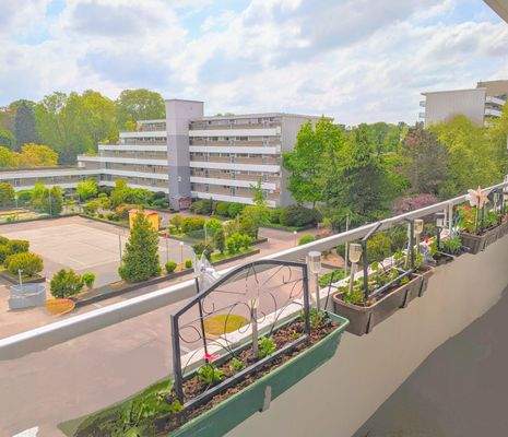 Teil-Aussicht v. Balkon