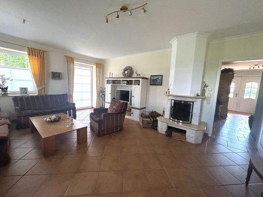 Wohnzimmer mit Kamin