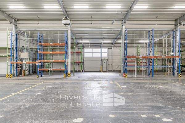 Tor und Nebeneingang