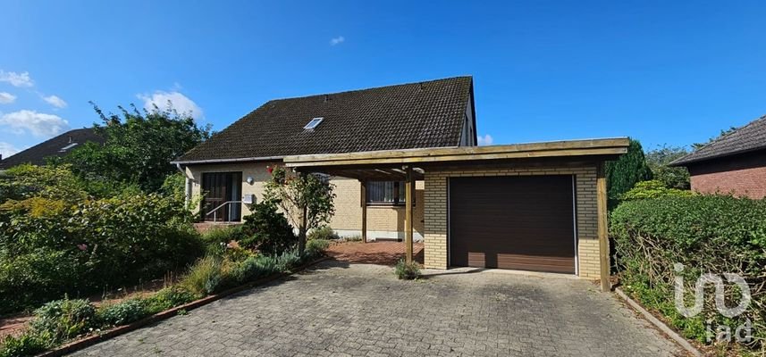 85 Auffahrt zur Garage und zum Carport