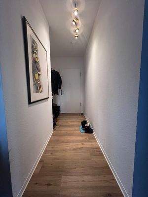 Eingangsbereich, Flur, weiße Wände.jpeg