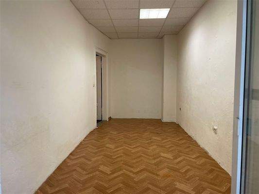 Raum 4 mit Zugang zum Balkon